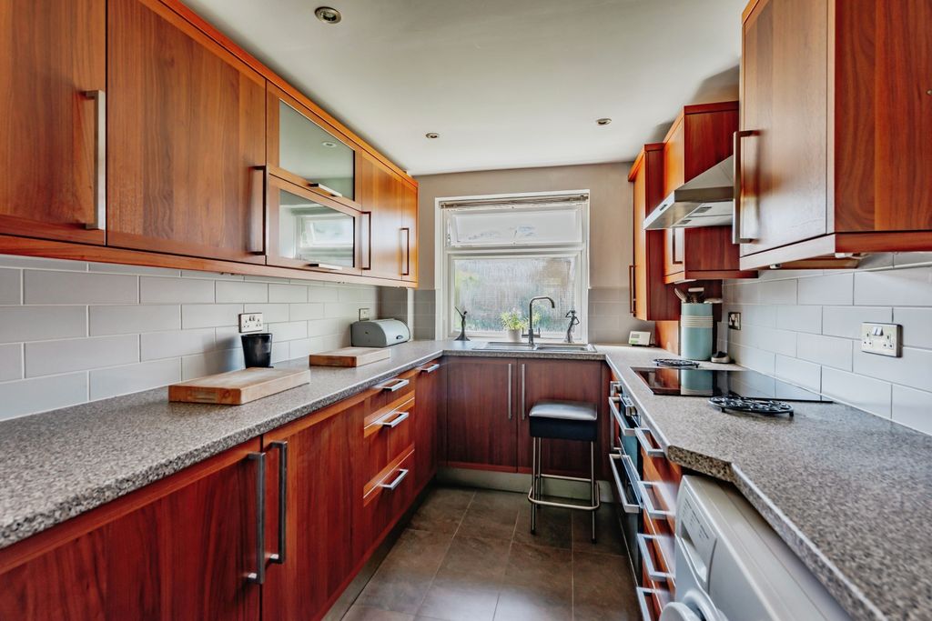Property photo 2 of 11 Kitchen