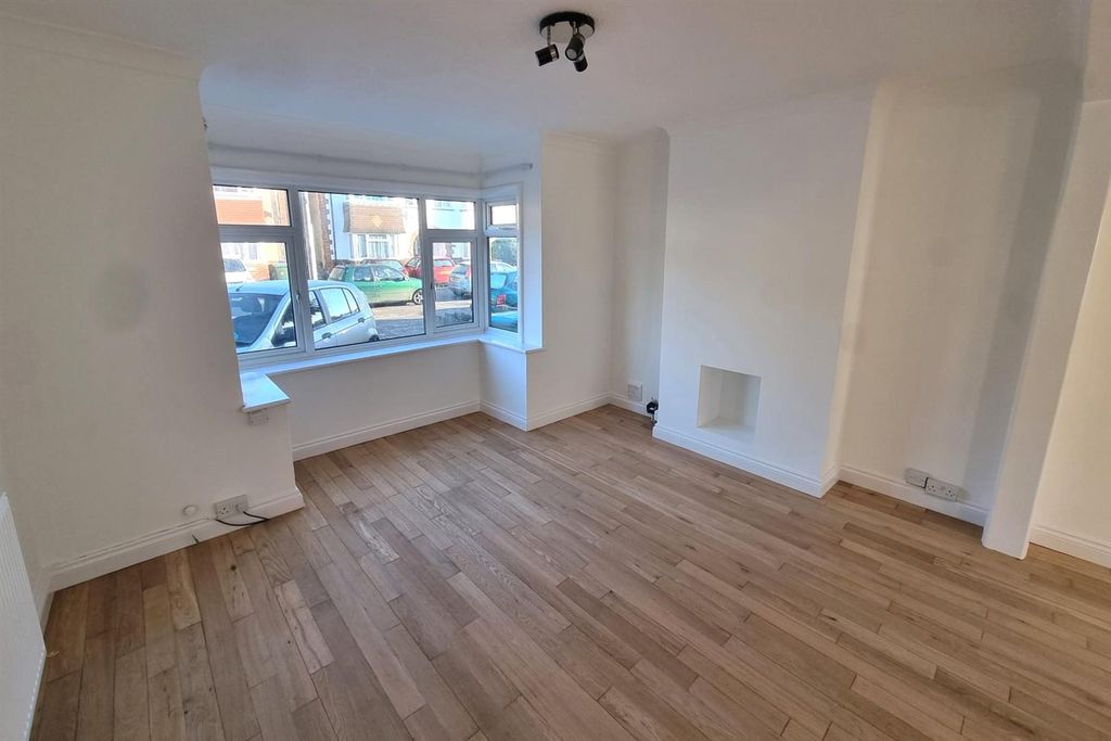 Property photo 2 of 14 Lounge.Jpg