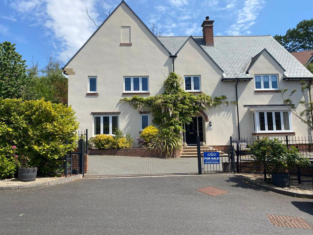 Property photo 2 of 18