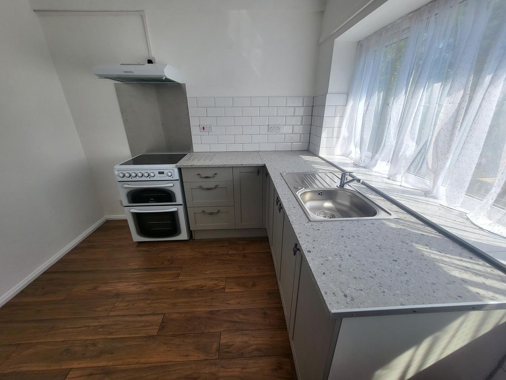 Property photo 3 of 6 Kitchen