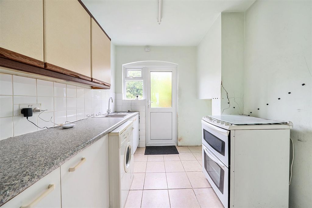 Property photo 2 of 11 Kitchen.Jpg