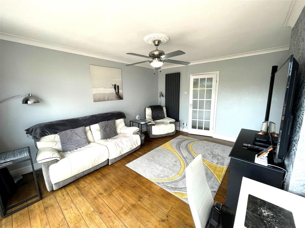 Property photo 3 of 14 Lounge Area.Jpg