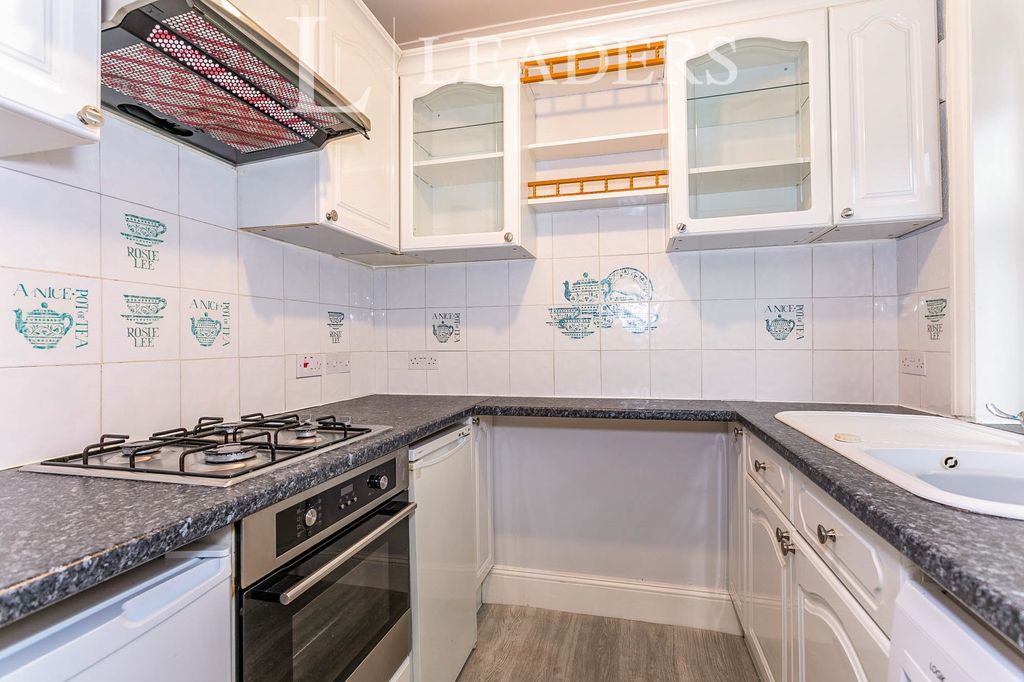 Property photo 3 of 10 Kitchen