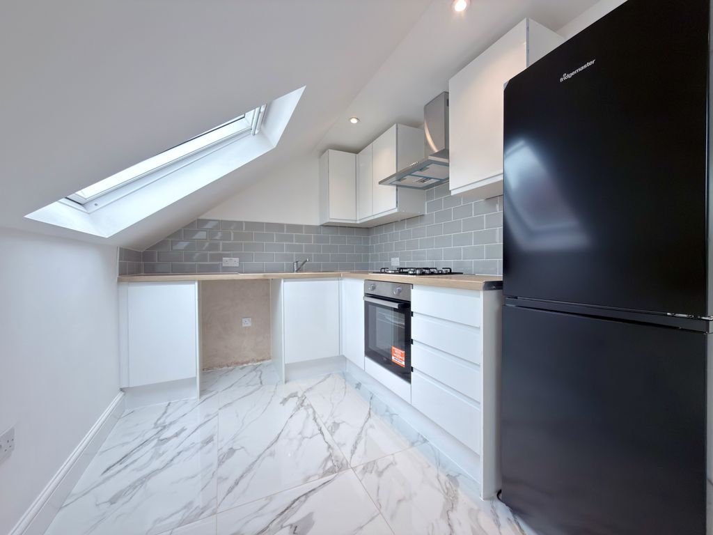 Property photo 1 of 7 Two Bedroom Flat To Rent In Tooting
