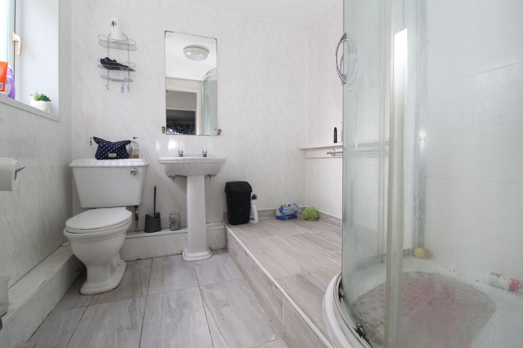 Property photo 2 of 3