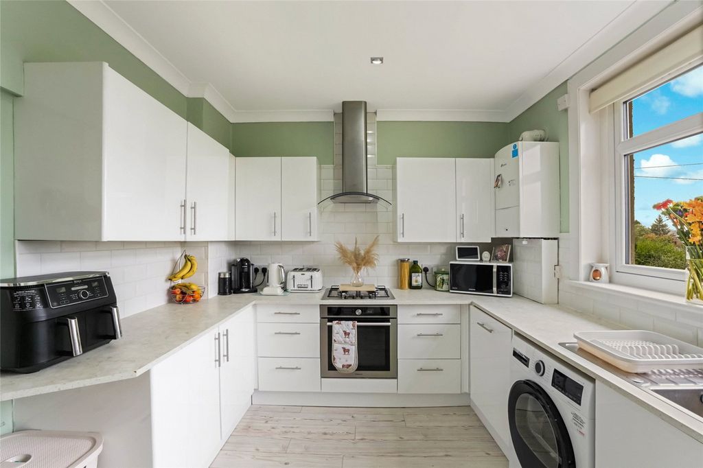 Property photo 3 of 18 Kitchen