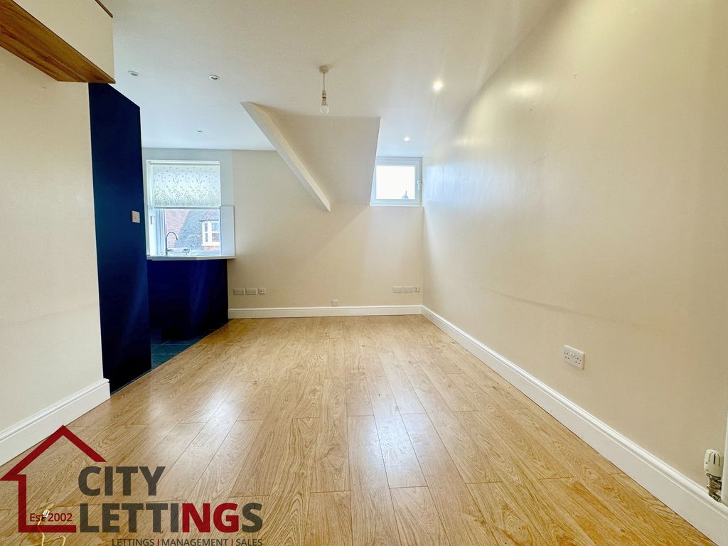 Property photo 3 of 8 Img_3888