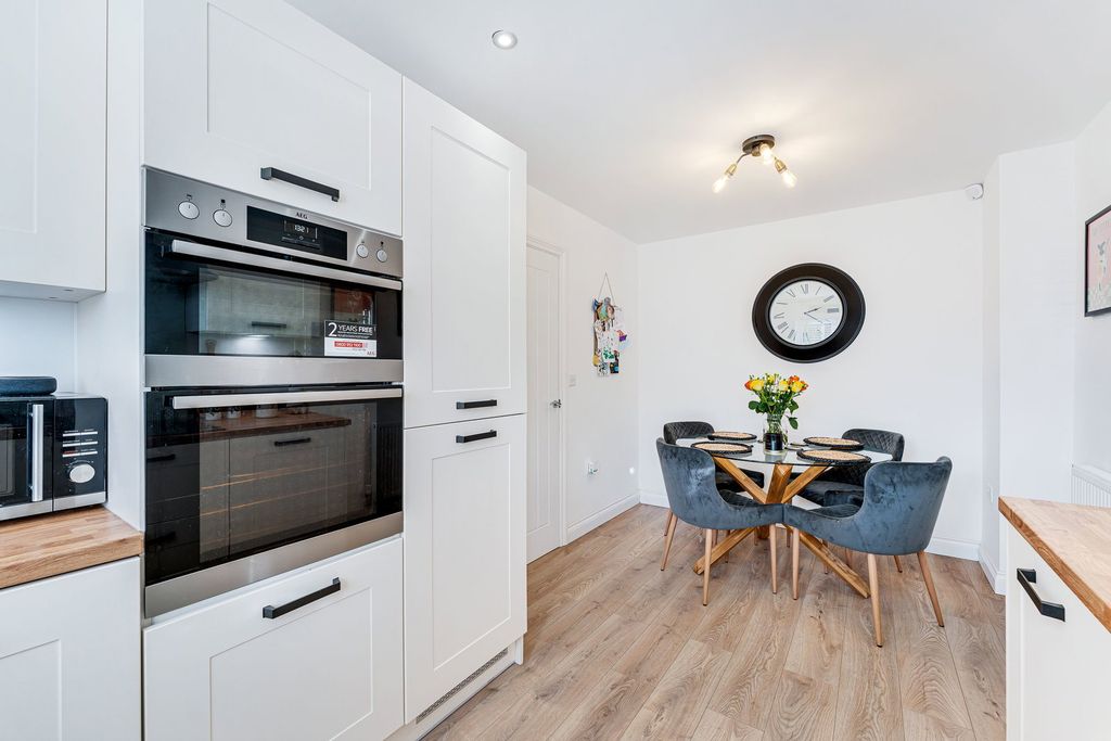 Property photo 2 of 26