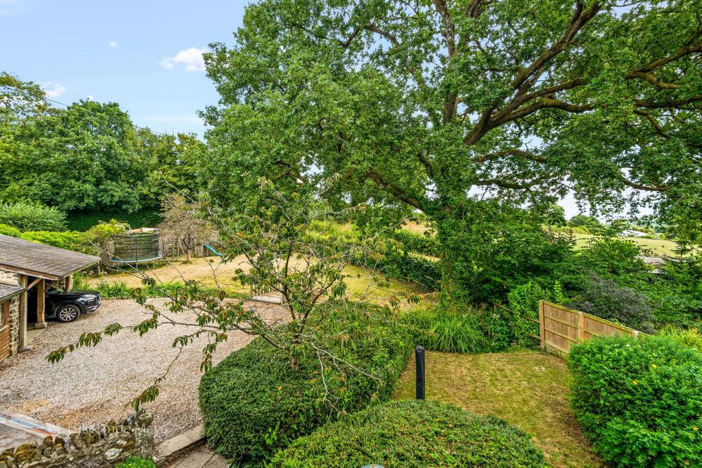 Property photo 3 of 27