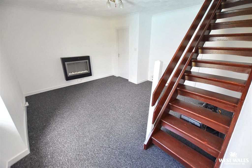 Property photo 2 of 14 8 (5).Jpg