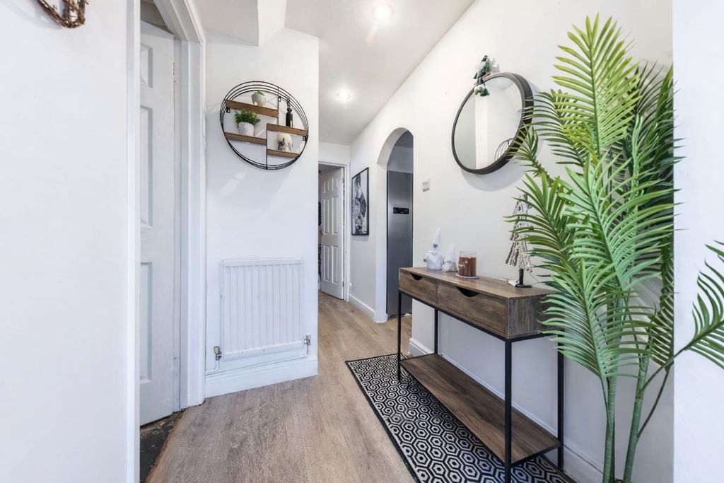 Property photo 2 of 11 Ac4541De-9cd6-43A5-9679-Fb29429A30B1