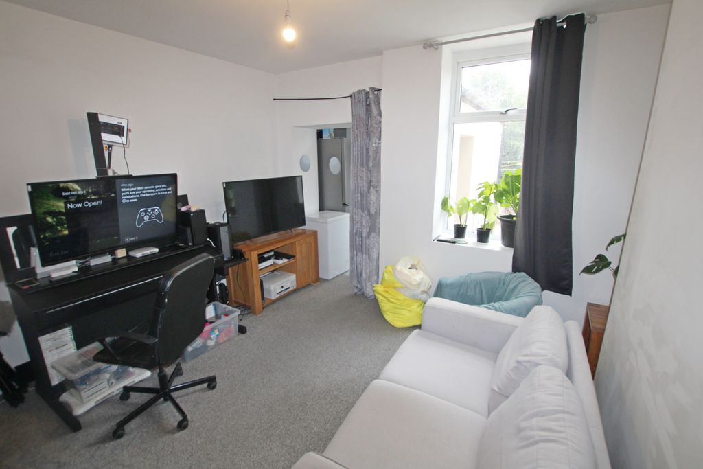 Property photo 3 of 10 3