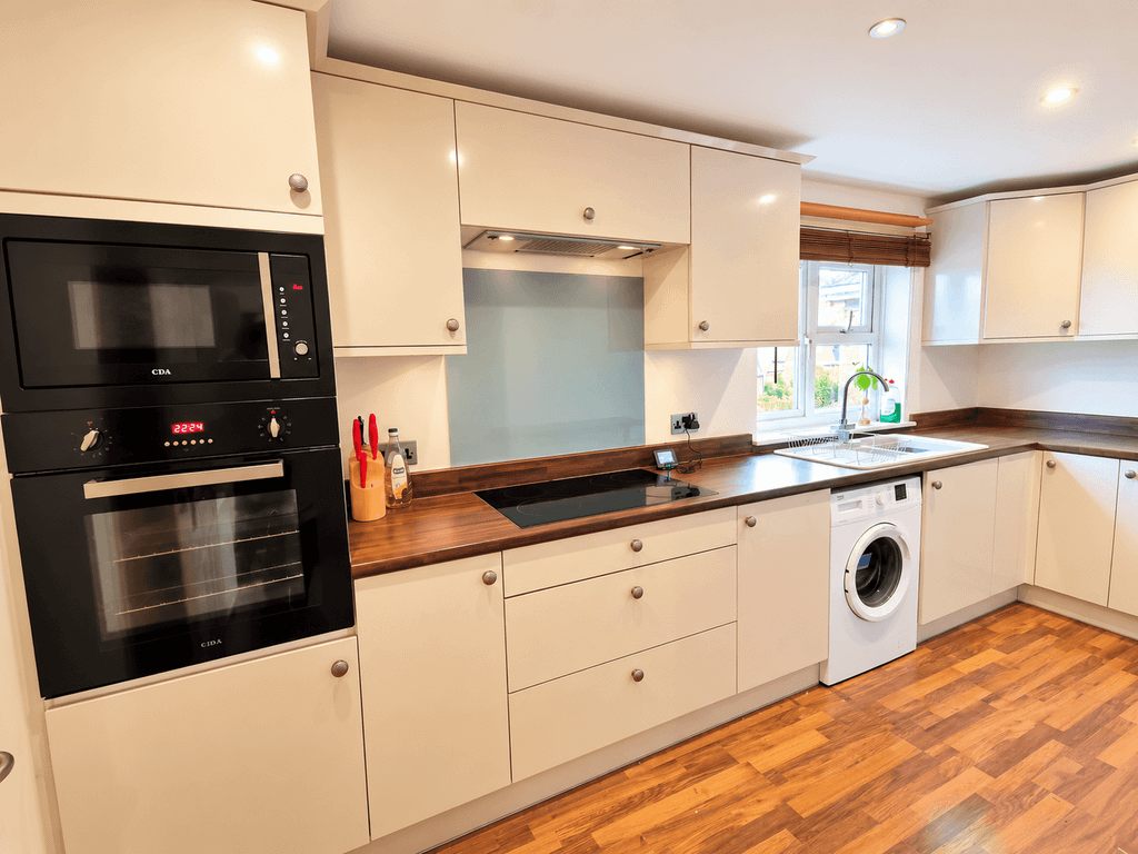 Property photo 2 of 6 Kitchen