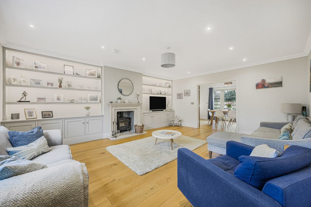 Property photo 3 of 34 Sitting Room