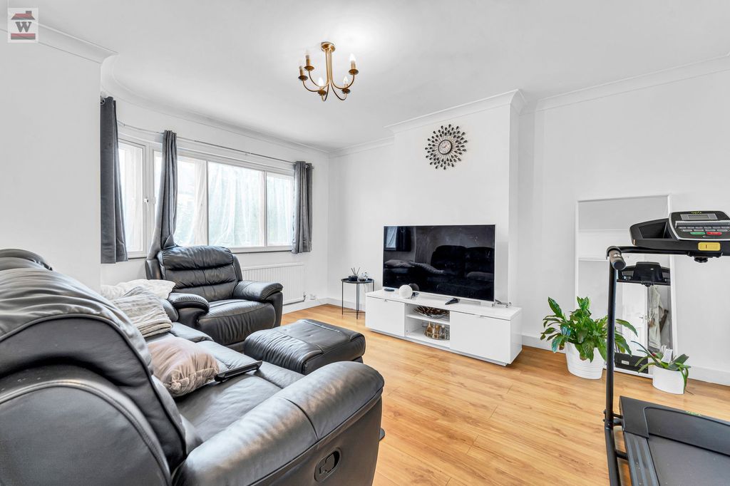 Property photo 2 of 6