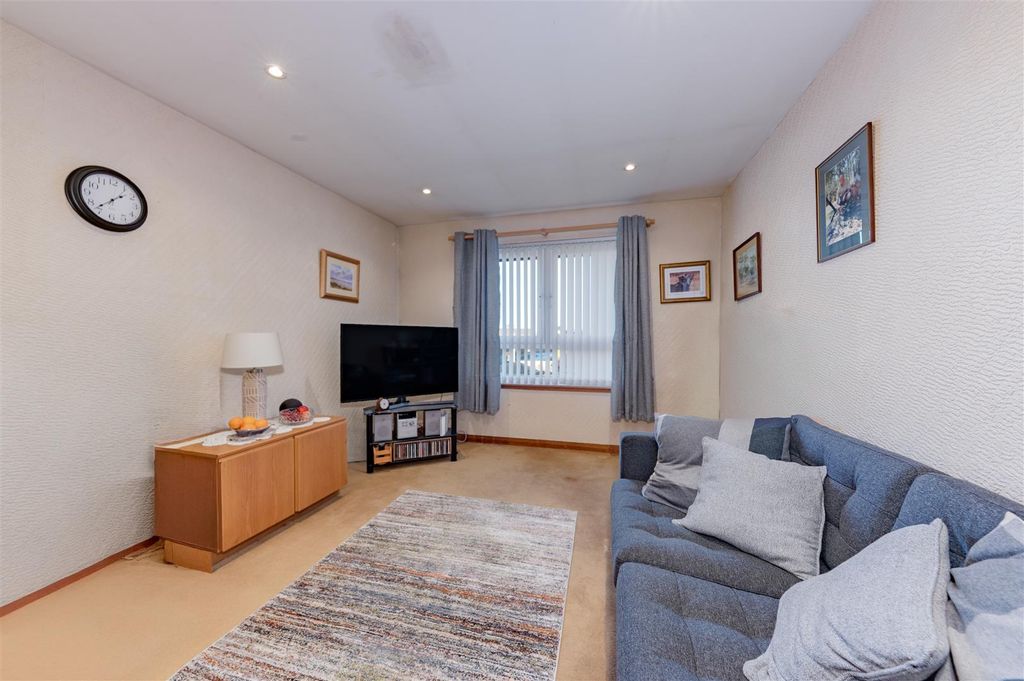 Property photo 2 of 10 34 Dunkeld Place Dundee-9.Jpg