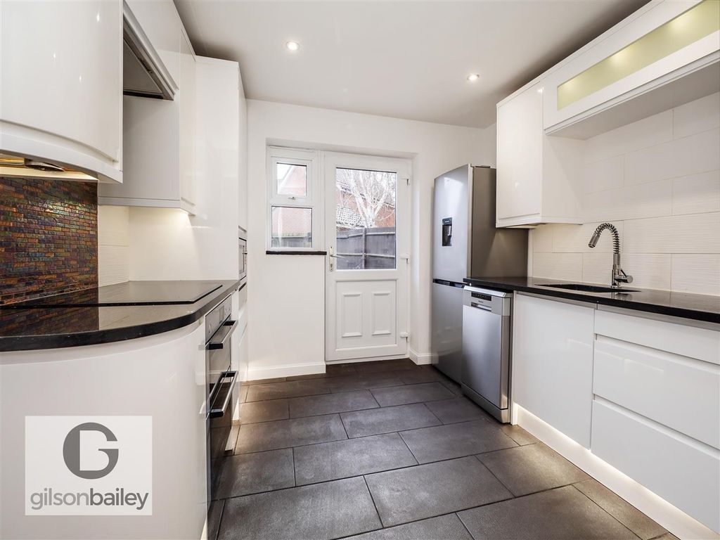 Property photo 2 of 13 80Windsorparkgardens-18.Jpg