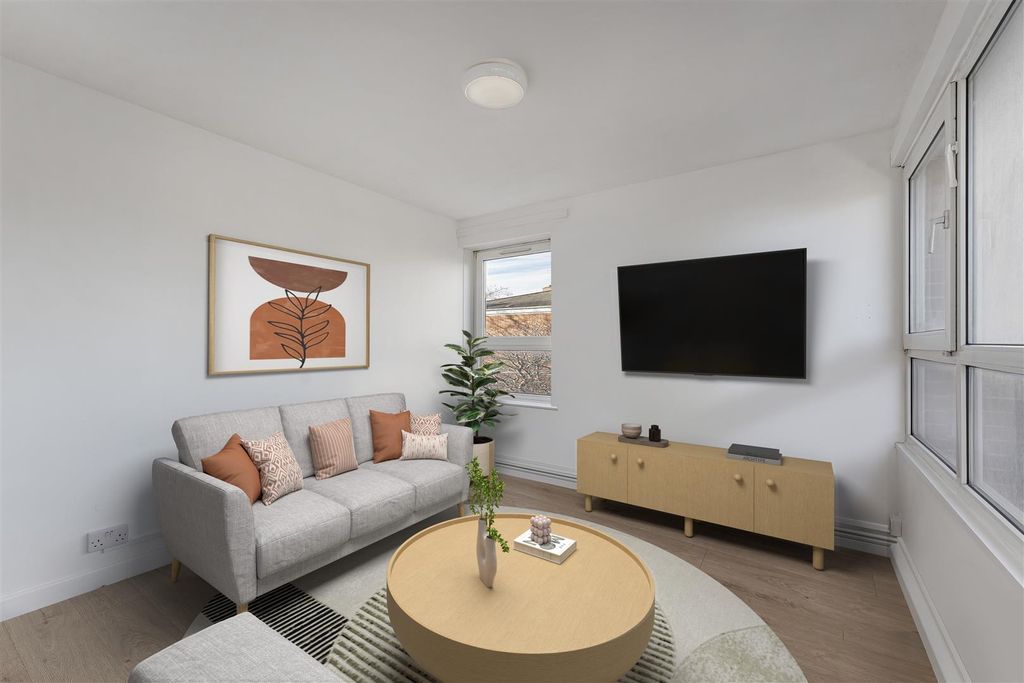 Property photo 1 of 9 Columbia Point