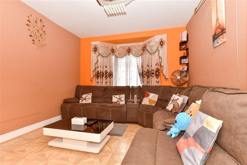 Property photo 3 of 12 Lounge A