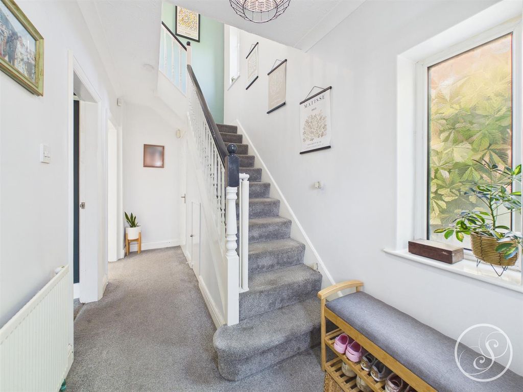 Property photo 2 of 27 Hallway