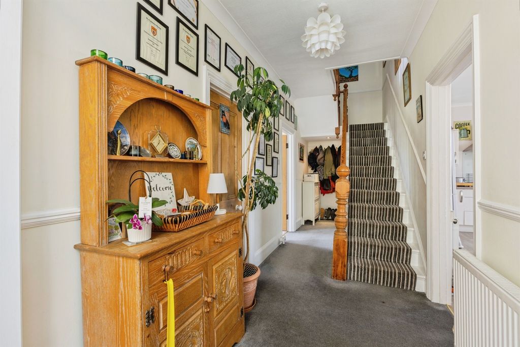 Property photo 2 of 26