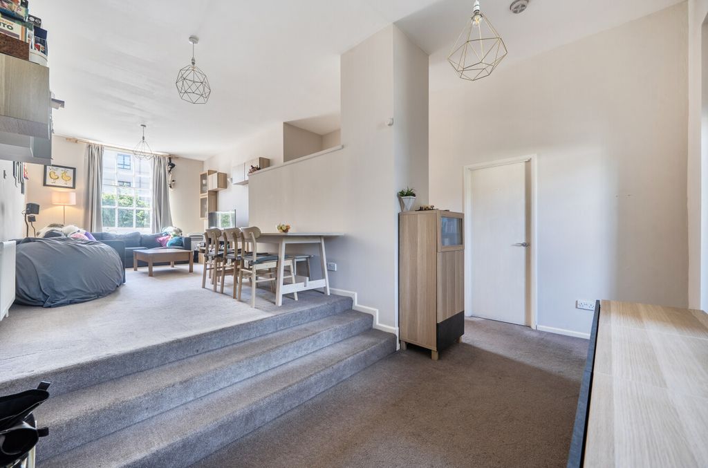 Property photo 2 of 9 1481082-13-6A4ce5...