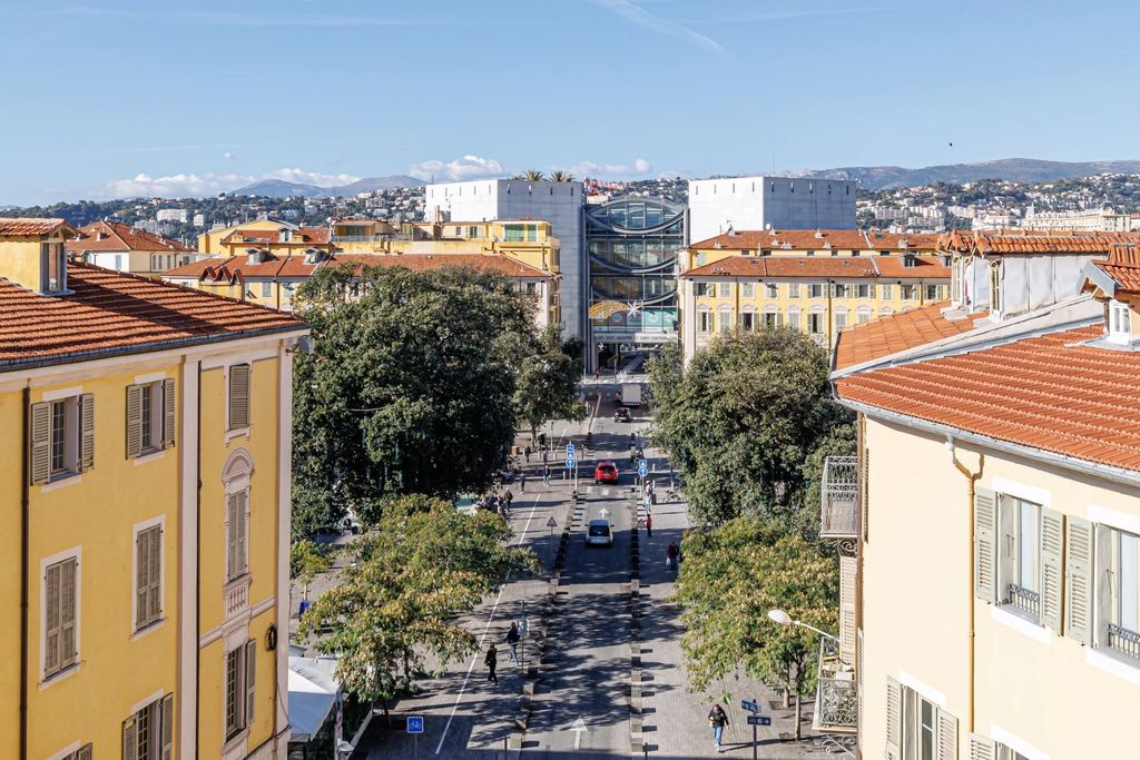 Property photo 1 of 25 Apartment For Sale In Nice - Garibaldi - 3 Rooms, Top Floor With Elevator