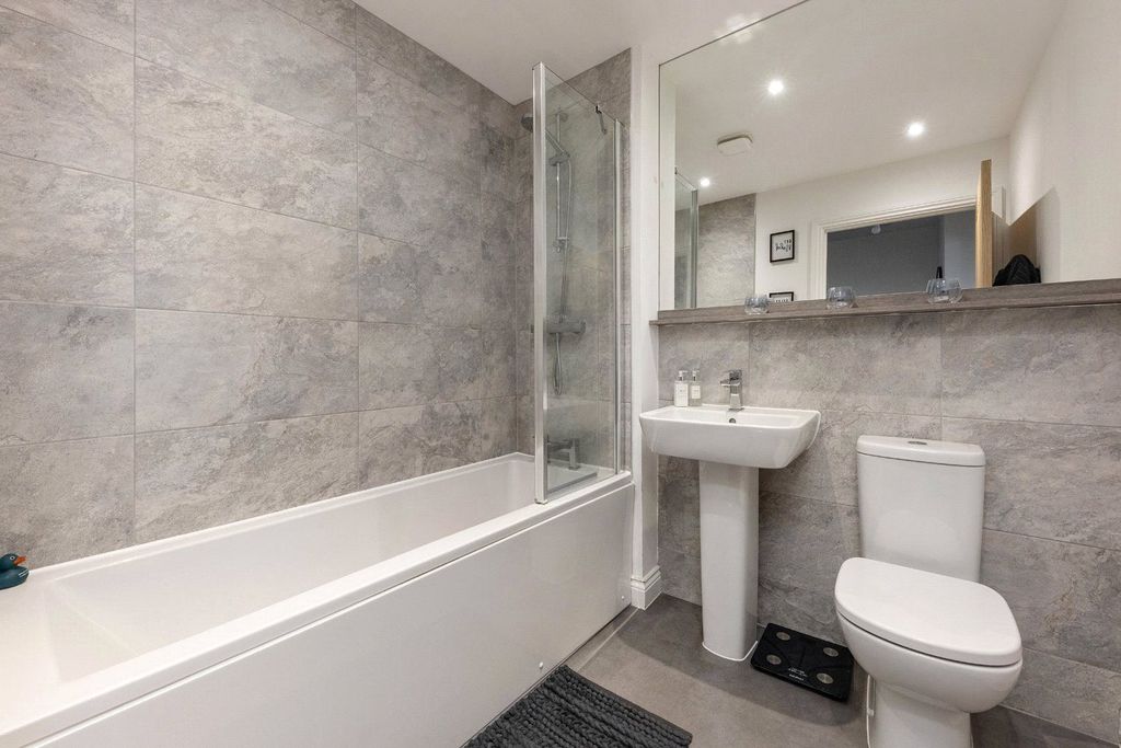 Property photo 3 of 10 Picture No. 12