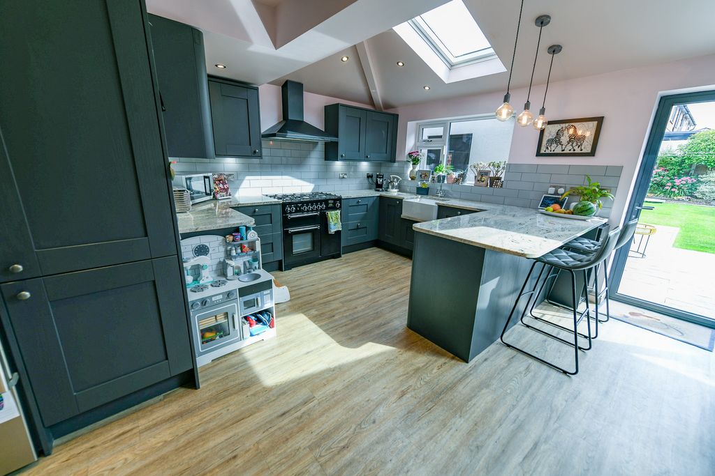 Property photo 3 of 27 Kitchen-Diner