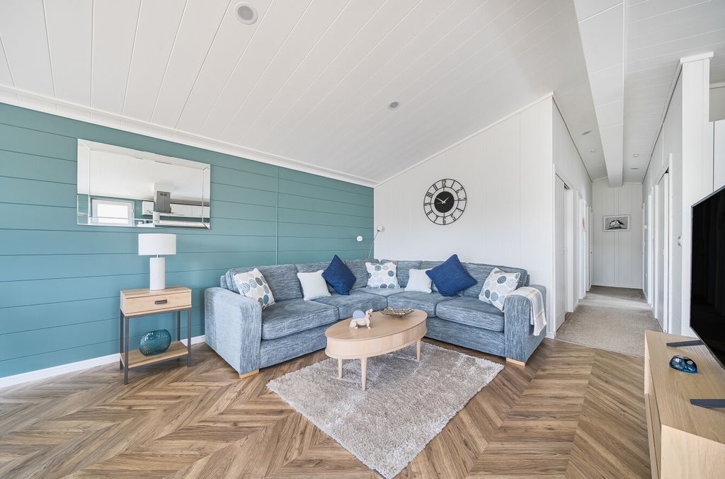Property photo 3 of 21 1324170-2-6888cd5...