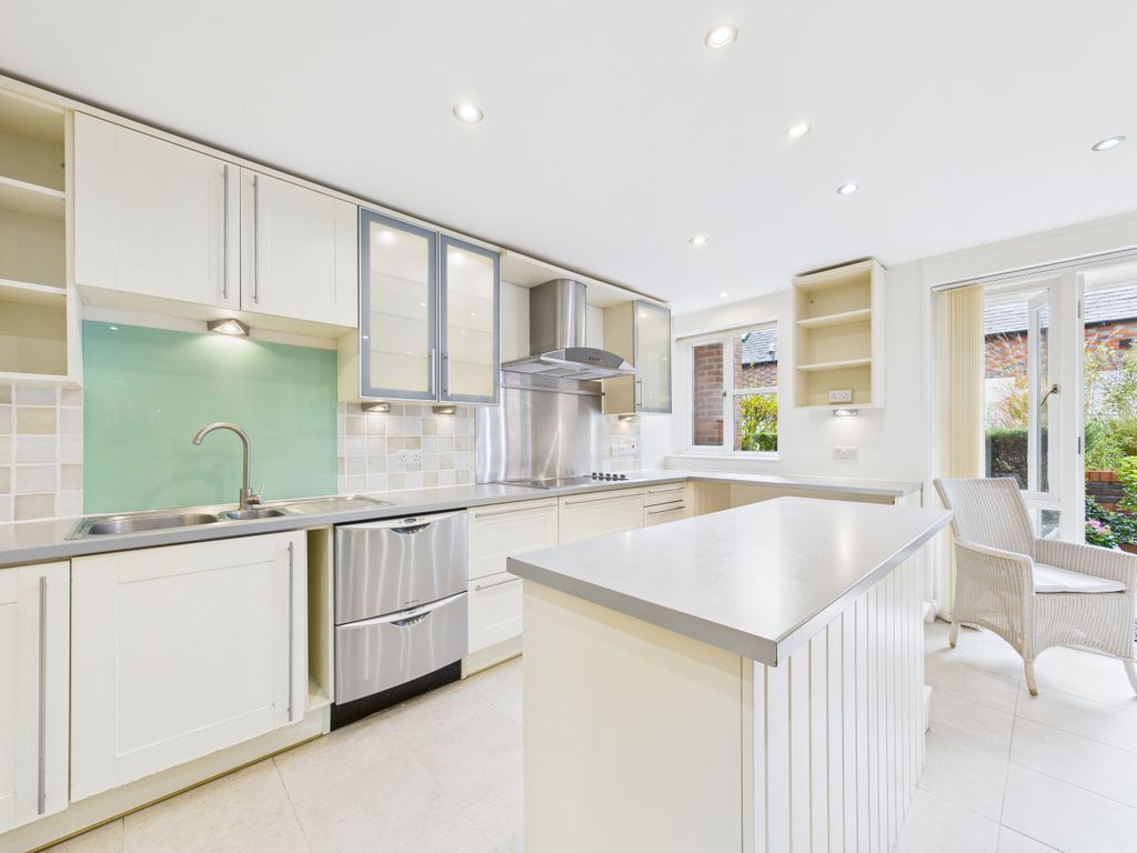 Property photo 3 of 17 Kitchen 2