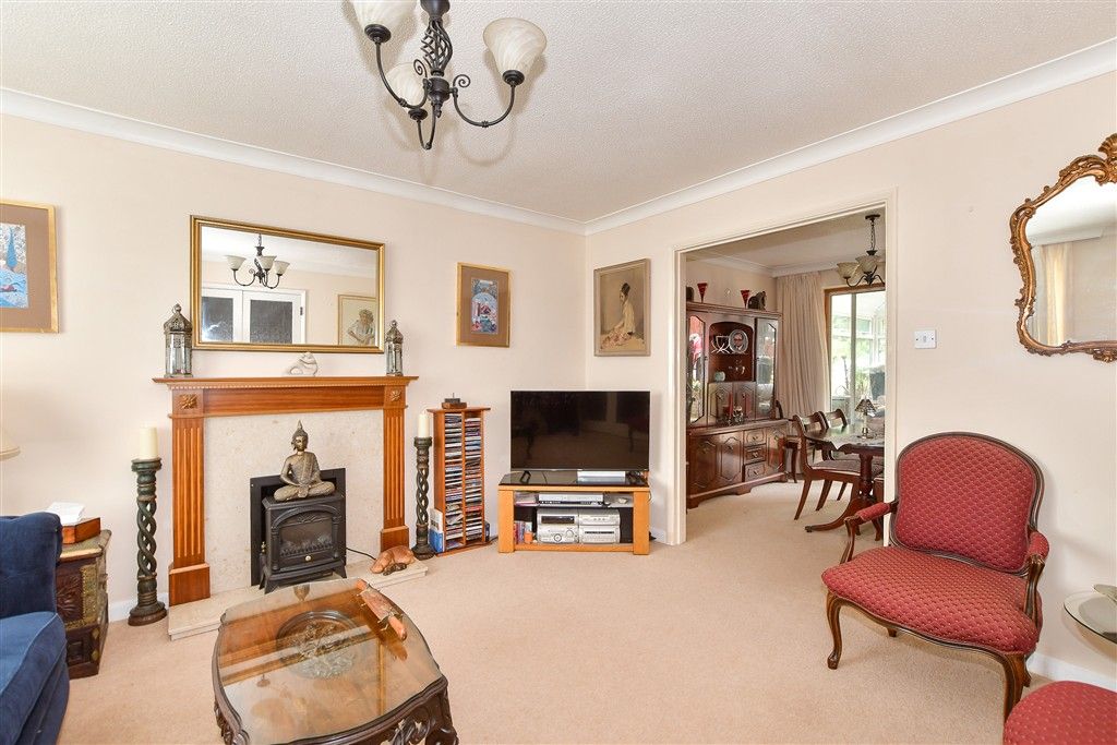 Property photo 3 of 10 Lounge