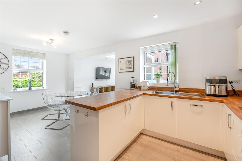 Property photo 2 of 30 Stone Furlong-8.Jpg