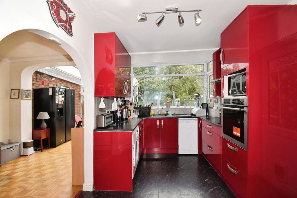 Property photo 3 of 17 Kitchen