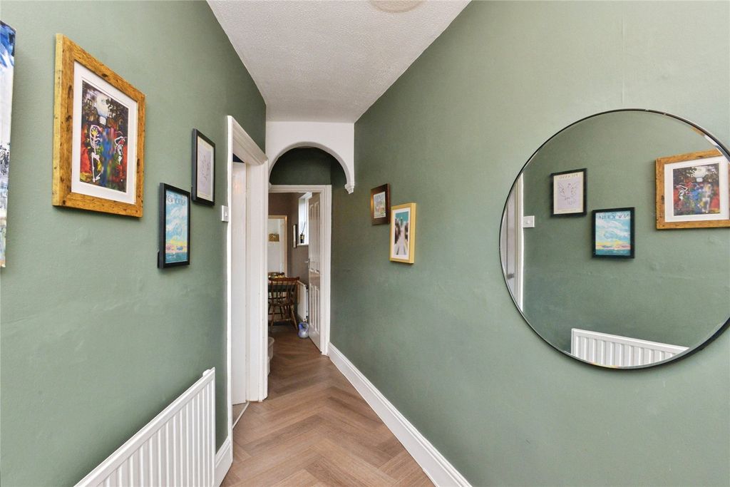 Property photo 2 of 16 Picture No. 13