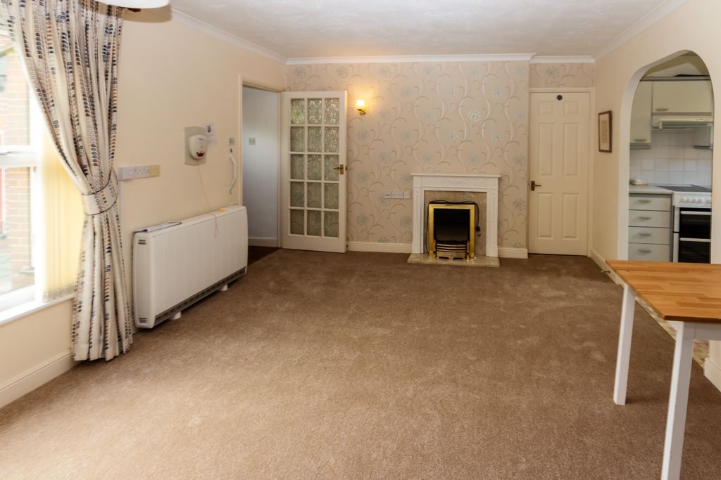 Property photo 2 of 10 Living Room