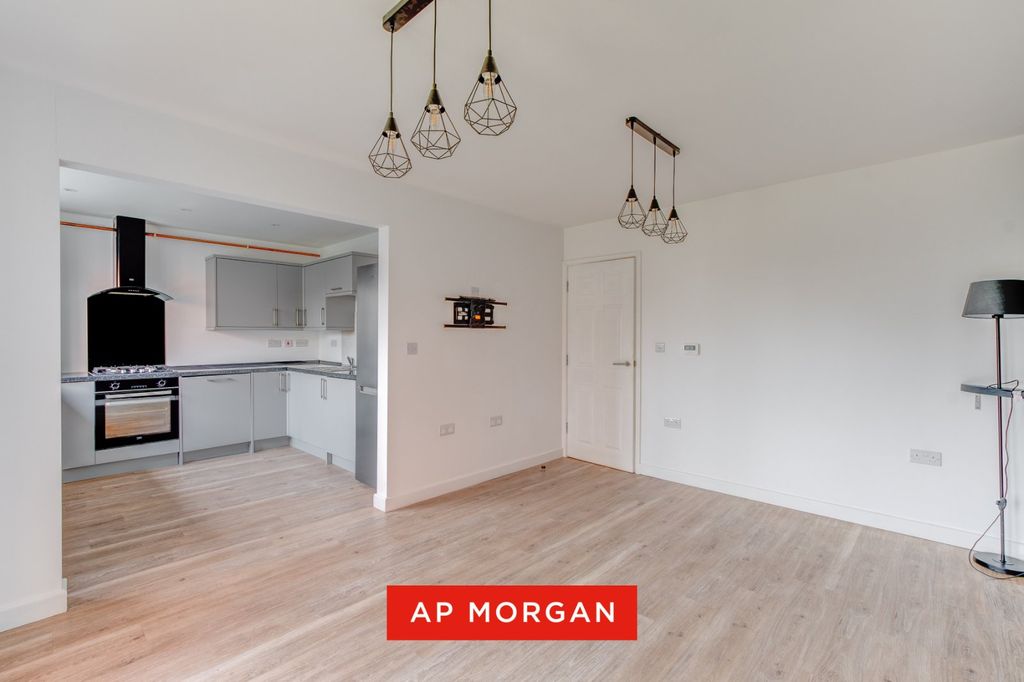 Property photo 3 of 13 Picture No. 10