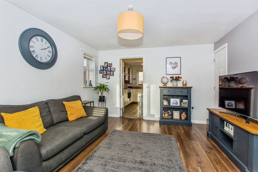 Property photo 2 of 20