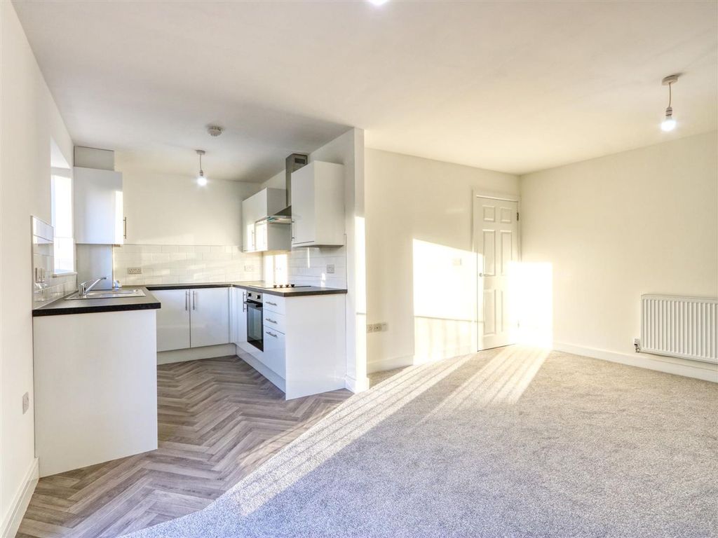 Property photo 2 of 14 Kitchen Lounge