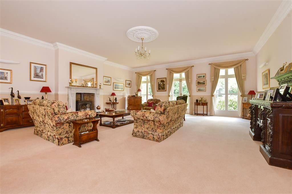 Property photo 3 of 30 Sitting Room