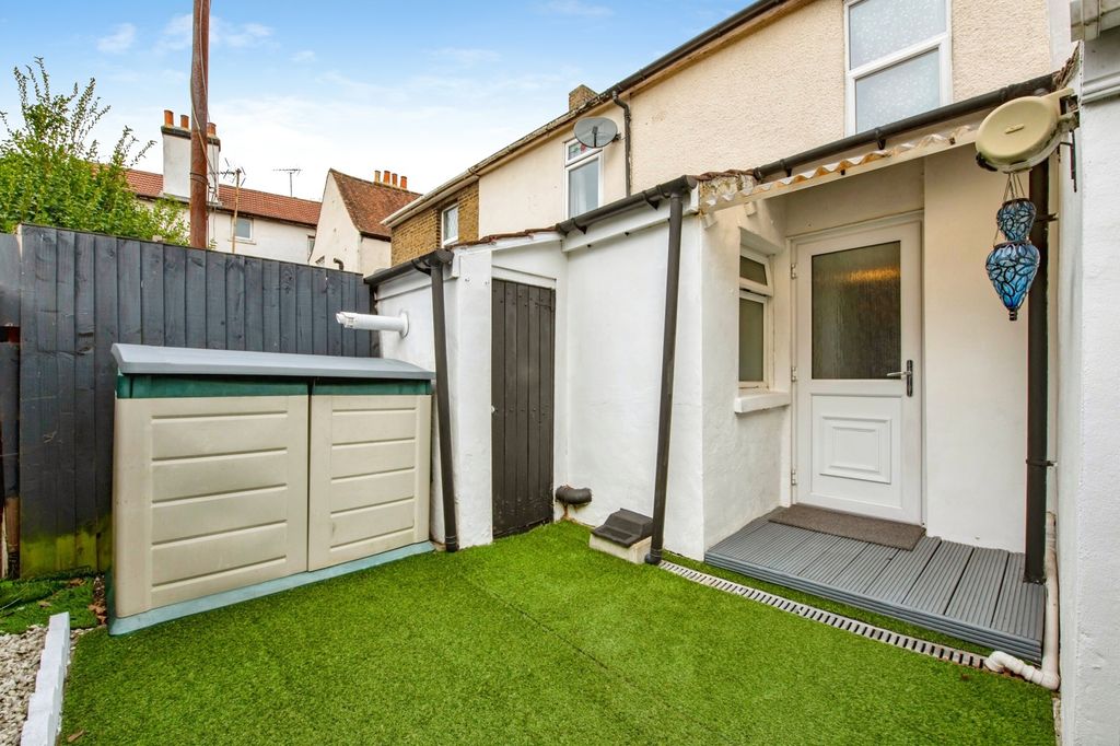 Property photo 1 of 11 Rear