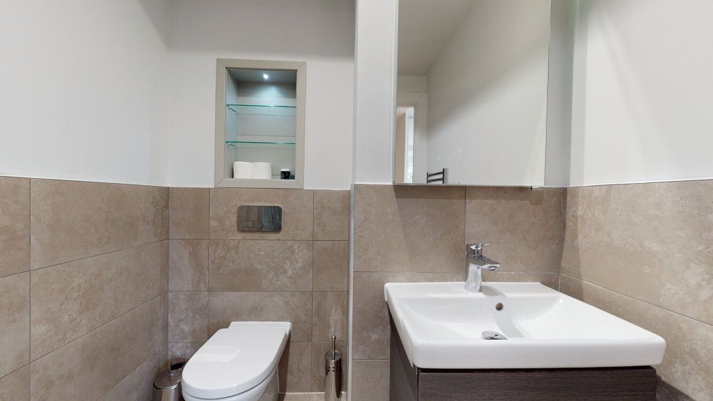 Property photo 3 of 15 Bathroom