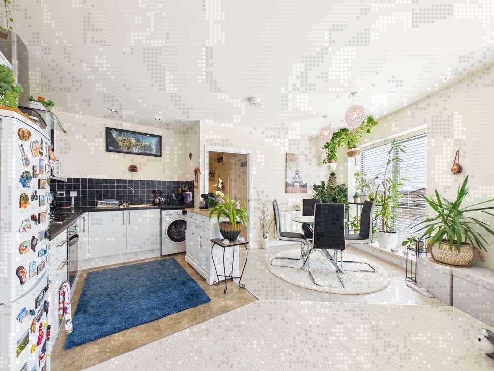 Property photo 2 of 6 Giraffe360-Still009