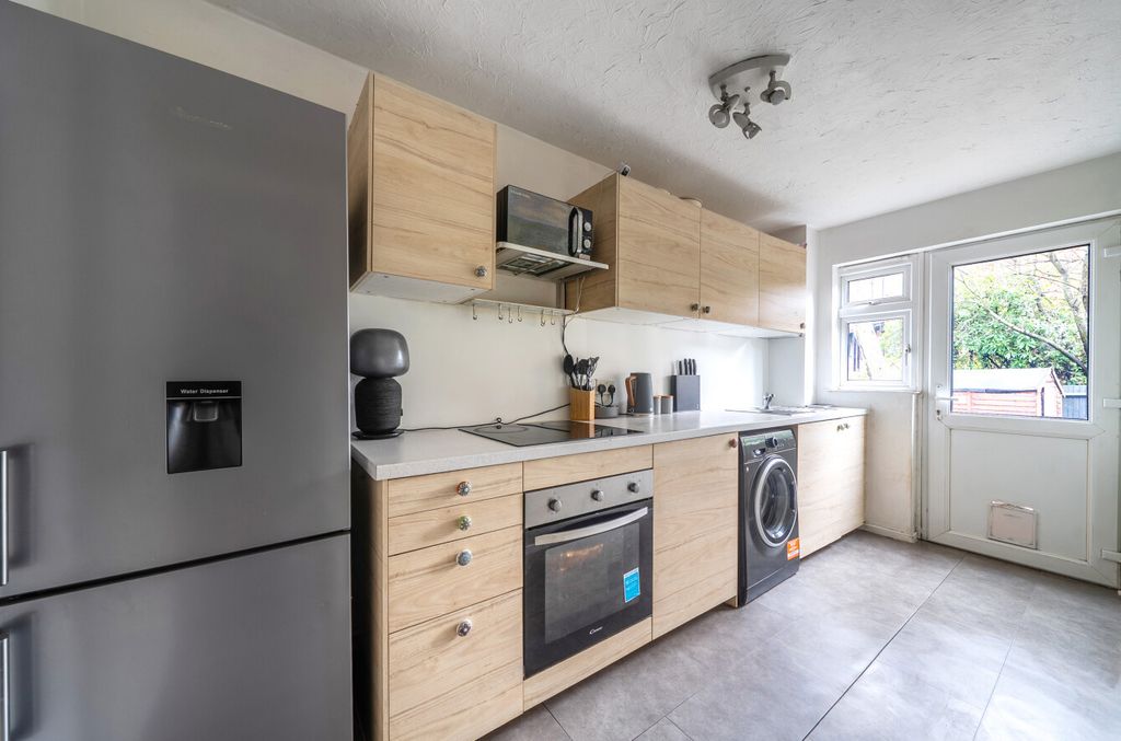 Property photo 3 of 11 1404014-5-6978Ac1...