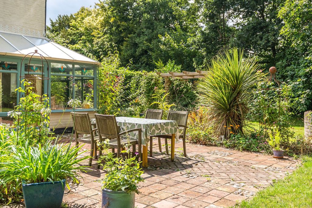 Property photo 2 of 31