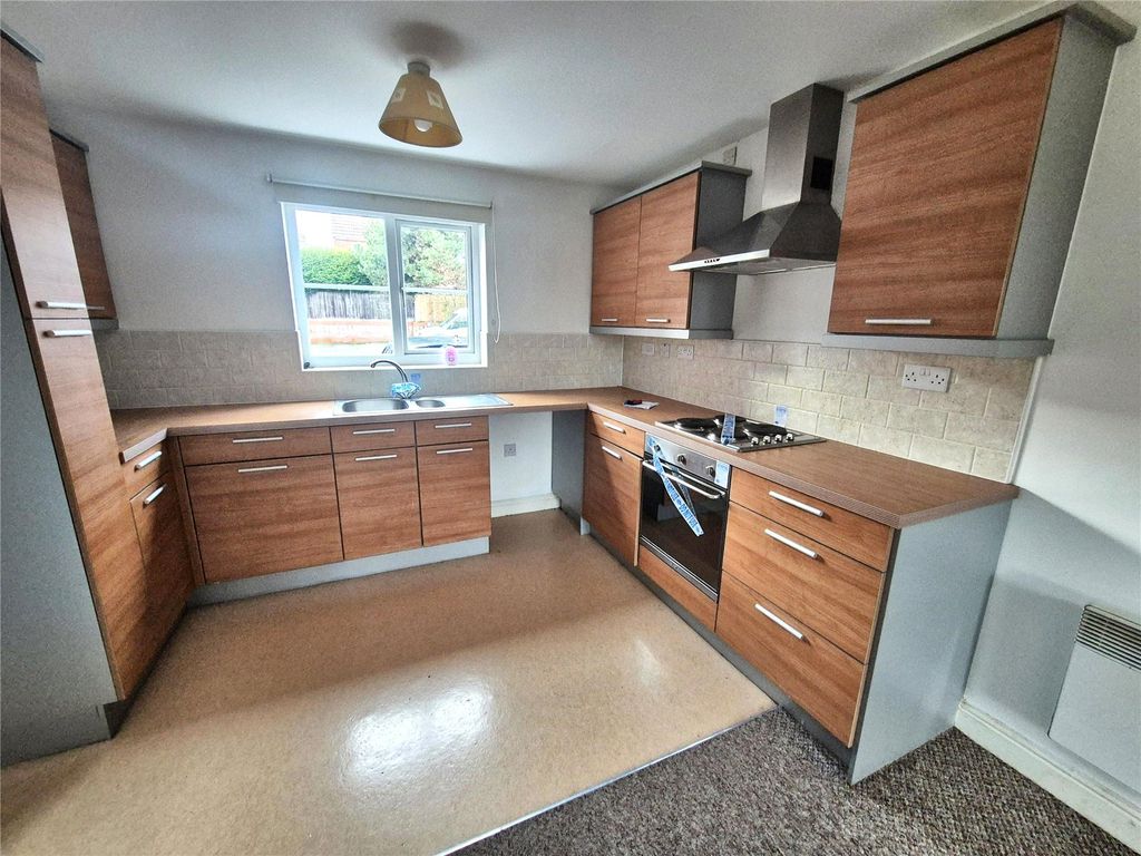 Property photo 3 of 9 Kitchen