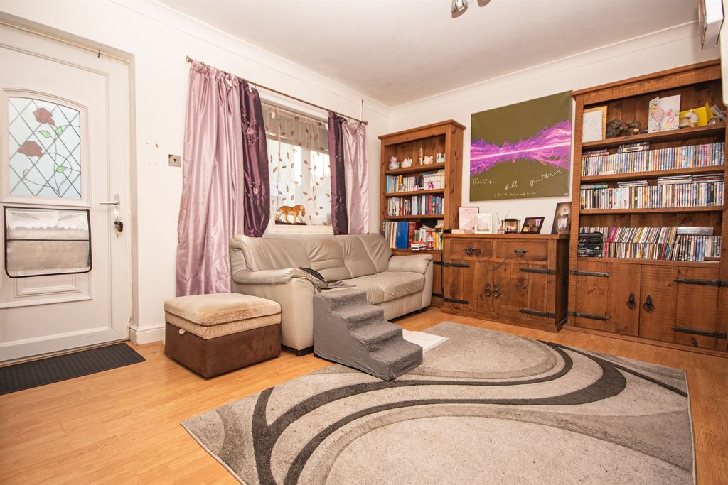 Property photo 2 of 9