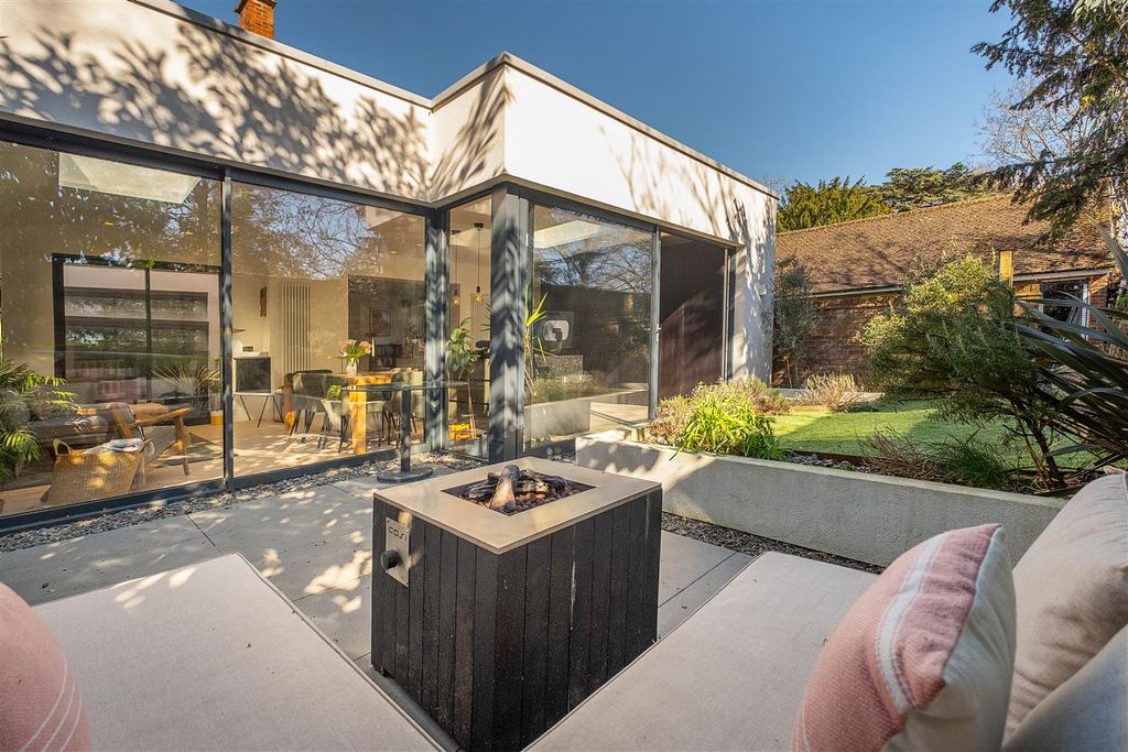 Property photo 1 of 25 33-Linden-Close-0029 Copy.Jpg