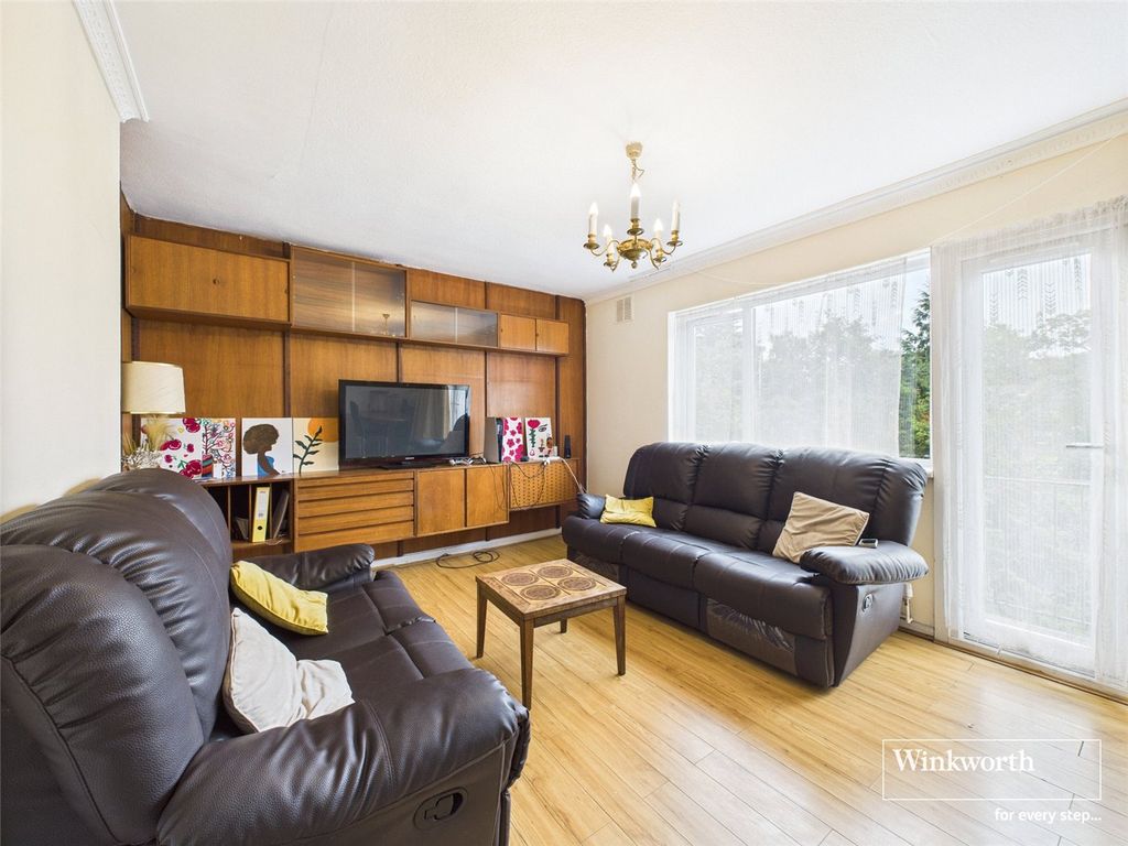 Property photo 3 of 10 Lounge