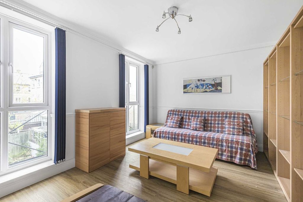 Property photo 3 of 12